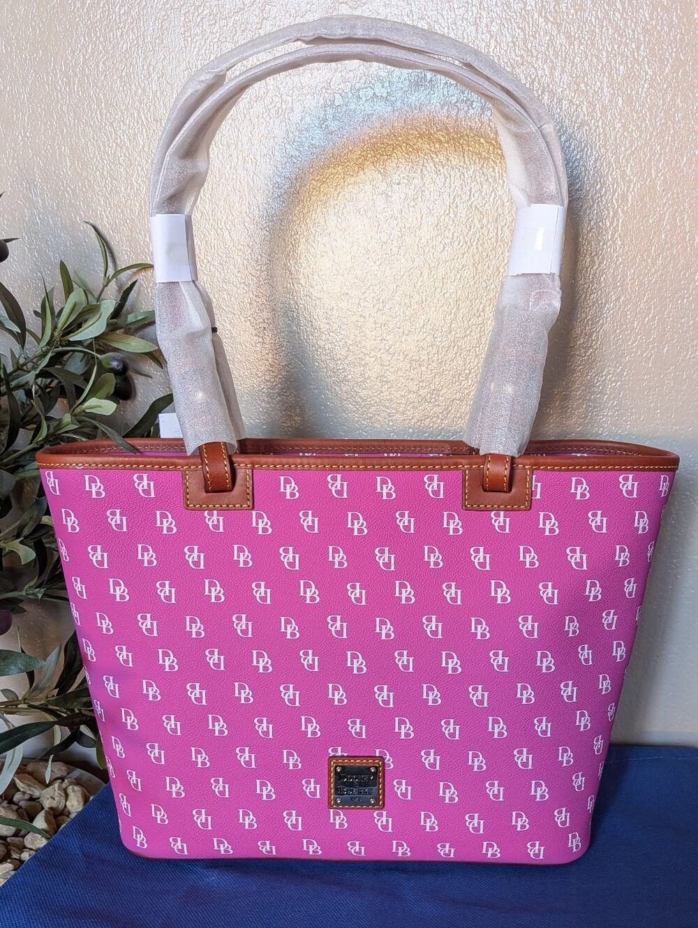 NWT! Dooney & Bourke FUSHIA Monogrammed Shoulder Bag / Tote